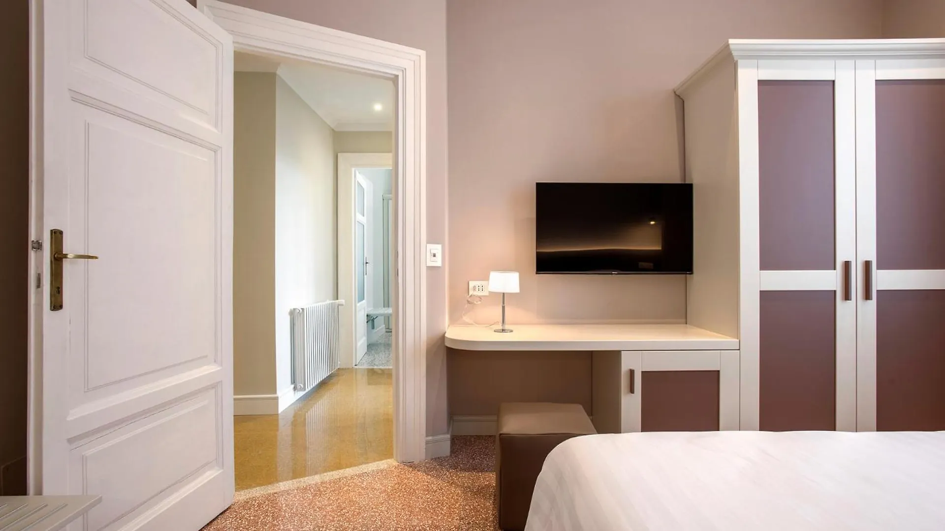 Gonfalone 6 Rome Bed & Breakfast