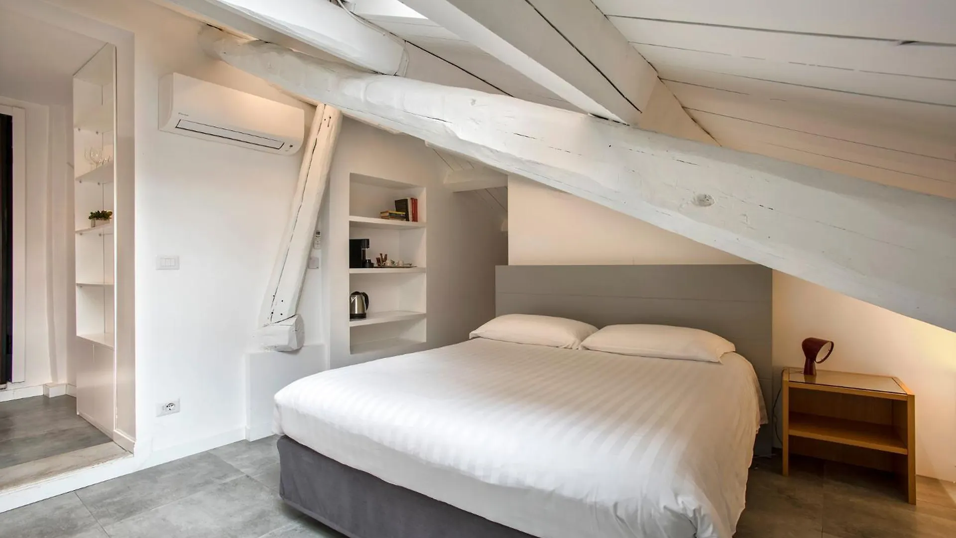 Gonfalone 6 Rome Bed & Breakfast