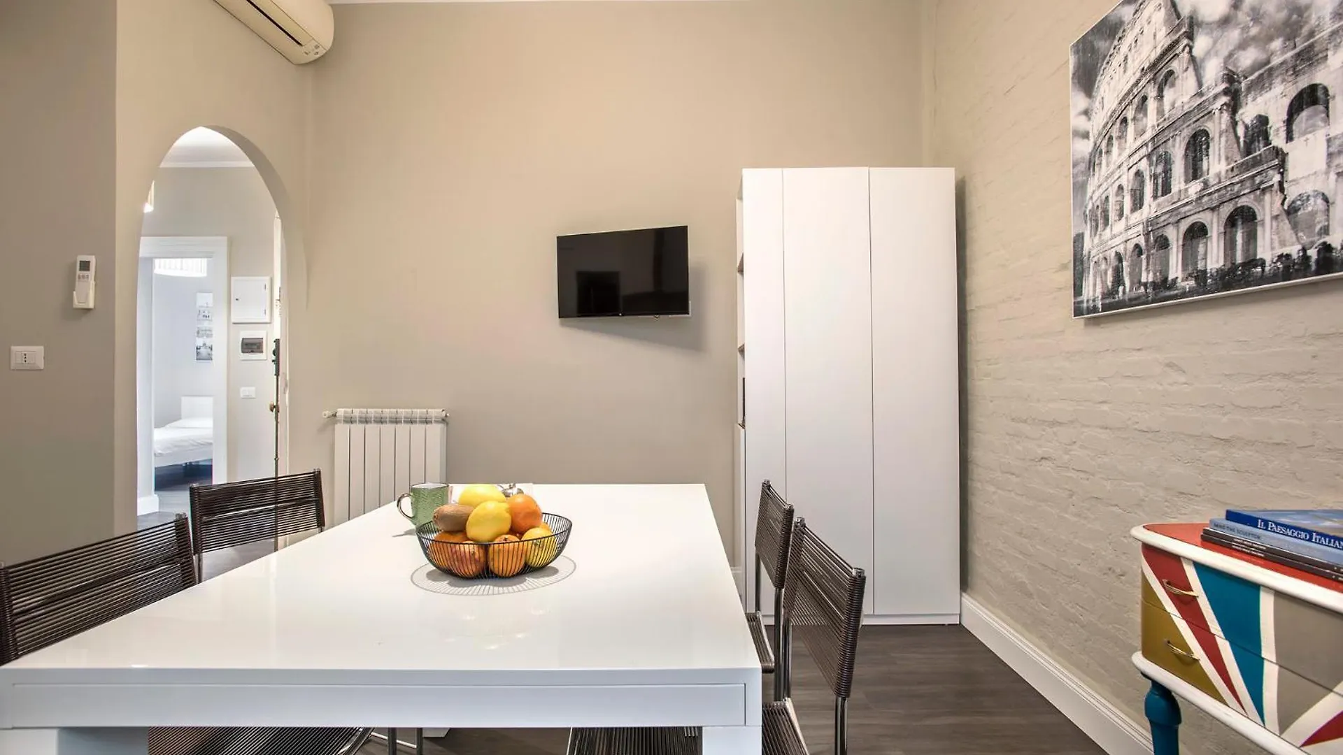 Gonfalone 6 Bed & Breakfast Rome 5*,  Italy