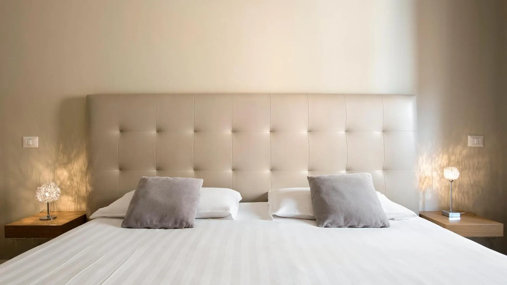 Gonfalone 6 Bed & Breakfast Rome 5*,  Italy